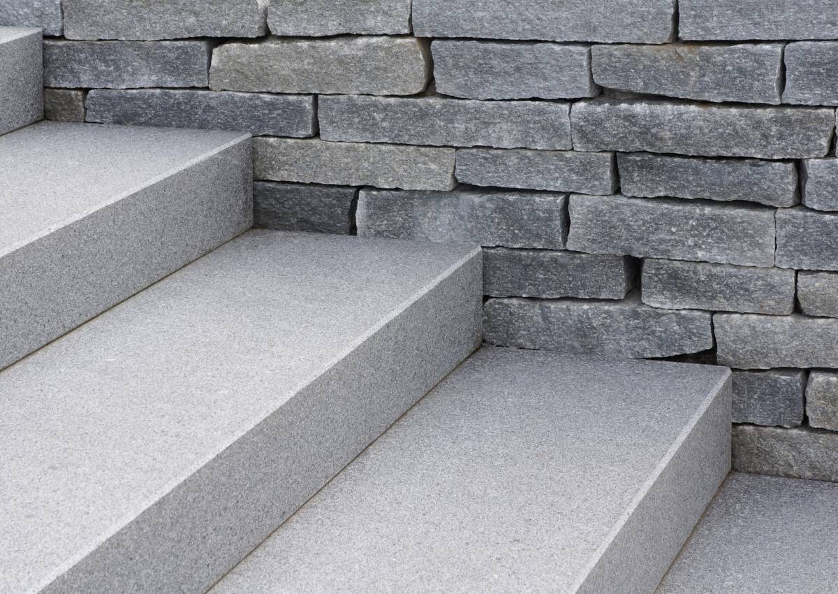 FOTOLIA_67855191_SUBSCRIPTION_MONTHLY_M | TPDC Pourquoi utiliser le granit pour vos escaliers extérieurs ? Wittenheim